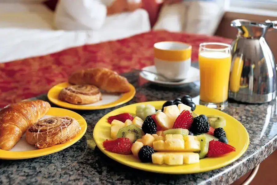 Carnival Breeze.webp