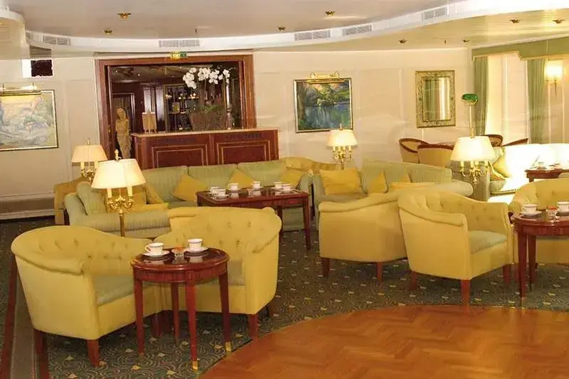 Панорамный салон.webp