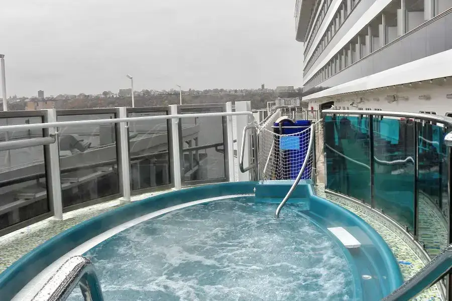 Веранда c джакузи.webp