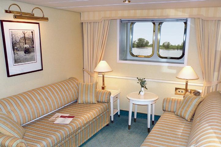 Каюта ГРАНД с окном на Главной палубе - TWIN с 2мя диванами.jpg