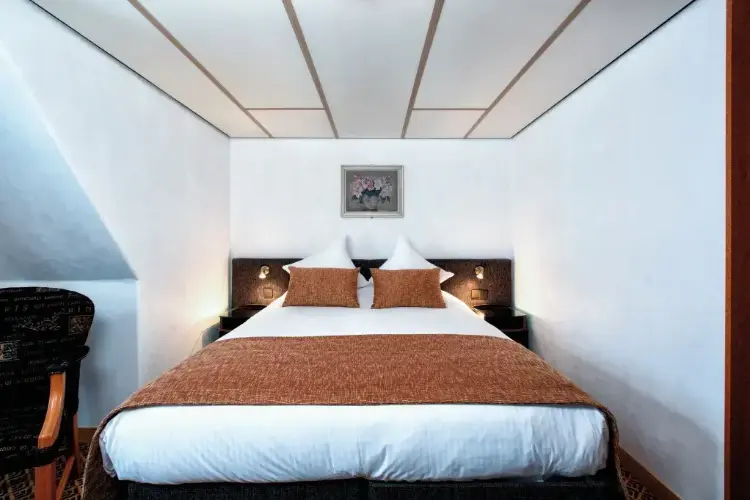 Deluxe Cabin.webp