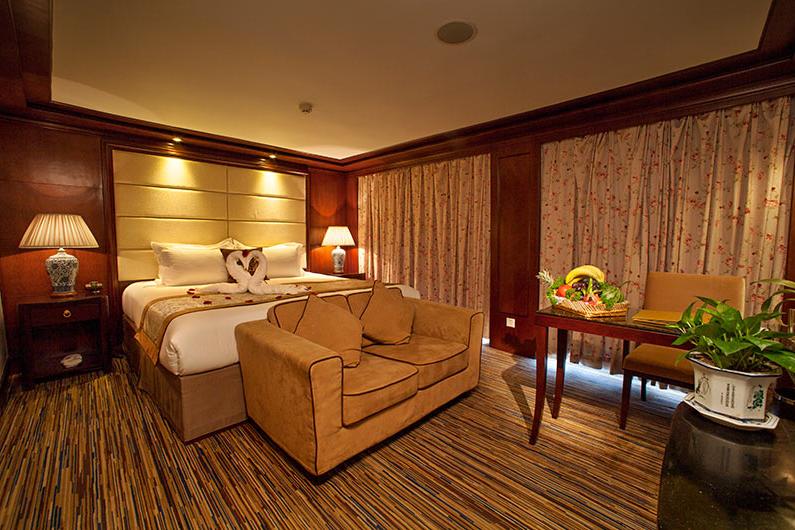 deluxe_suite1Каюта ЛЮКС DELUXE SUITE на палубе PROMENADE с балконом.jpg