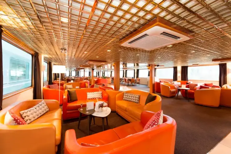 Europe_Salon-bar-001.webp