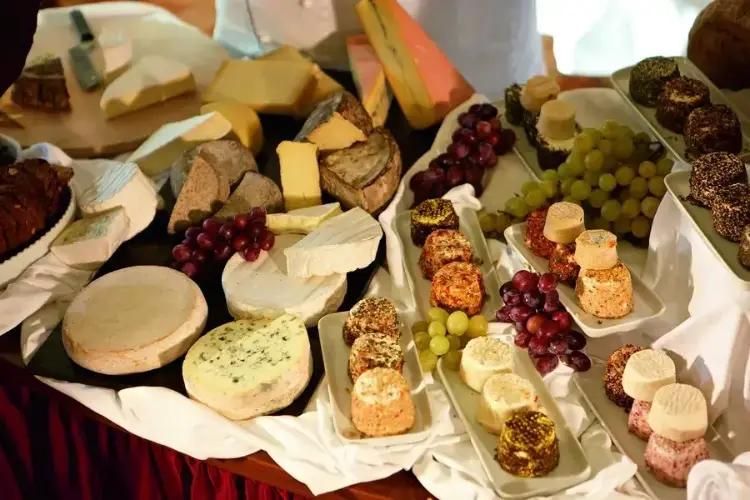 RH_DLX_KAESEBUFFET_01_39L_95774578ea.webp