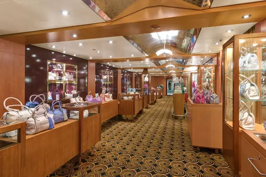 020_Ship_MSC_Armonia_ San_Marco_shopping.webp