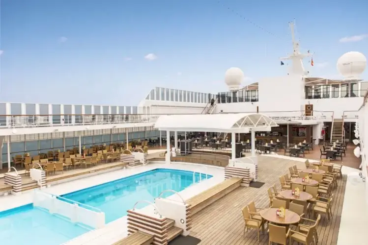 28 MSC Sinfonia, Le Piscine pool area.webp