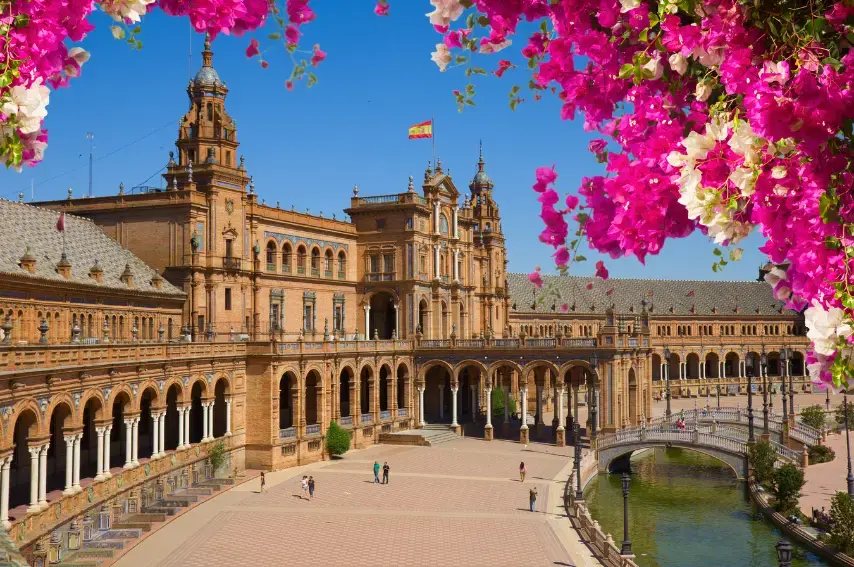 Испания 7 июня открыла границы для туристов из третьих стран: что нужно для поездки