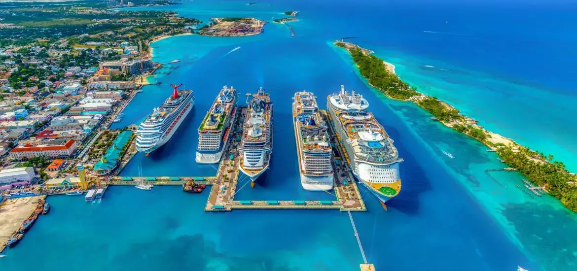 Круизы в США: на каких круизных маршрутах требуется вакцинация от COVID-19?