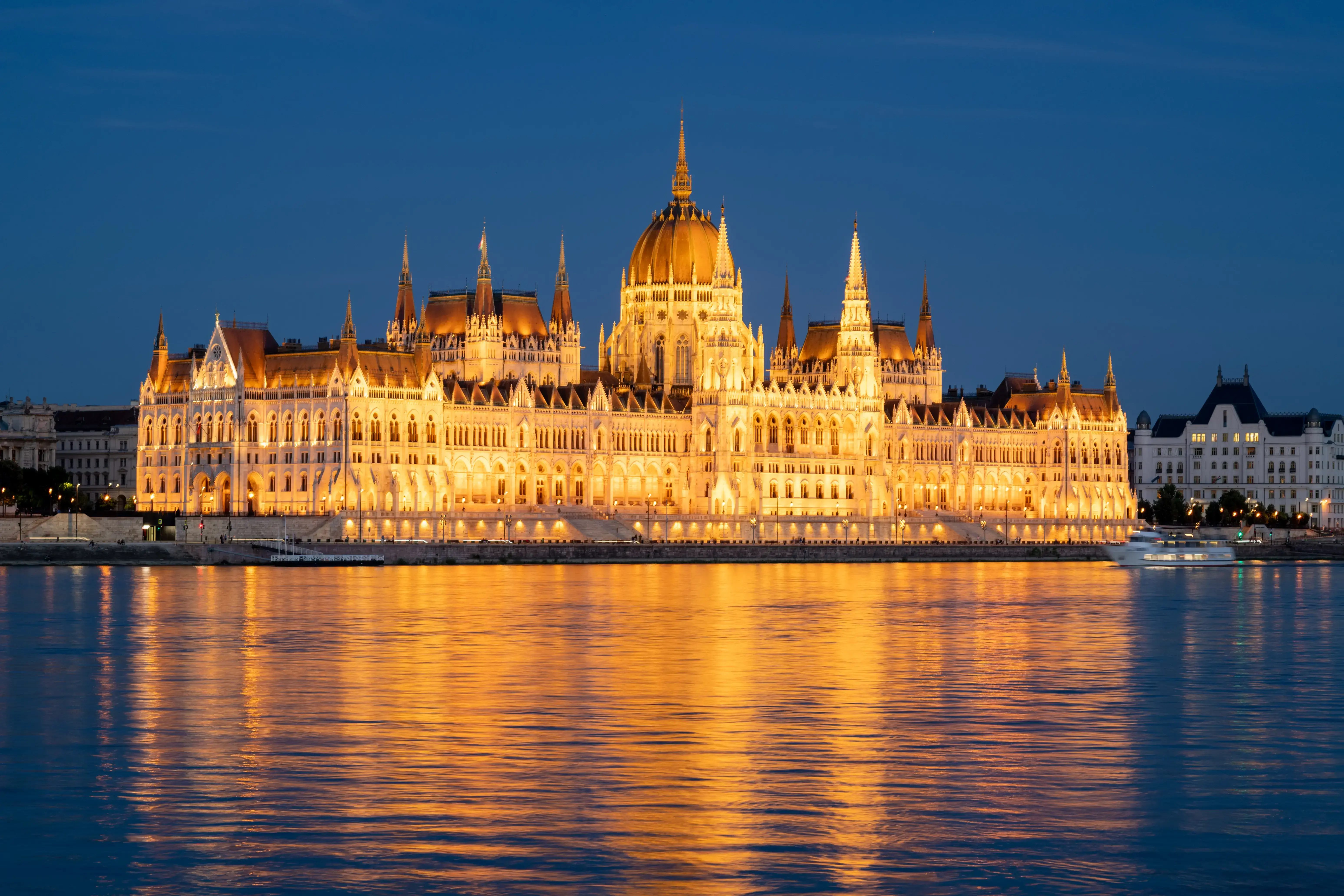 Hungary__Budapest__Parliament_and_Bridge._Night_Kristina_Perreault_Kristina_Perreault.webp