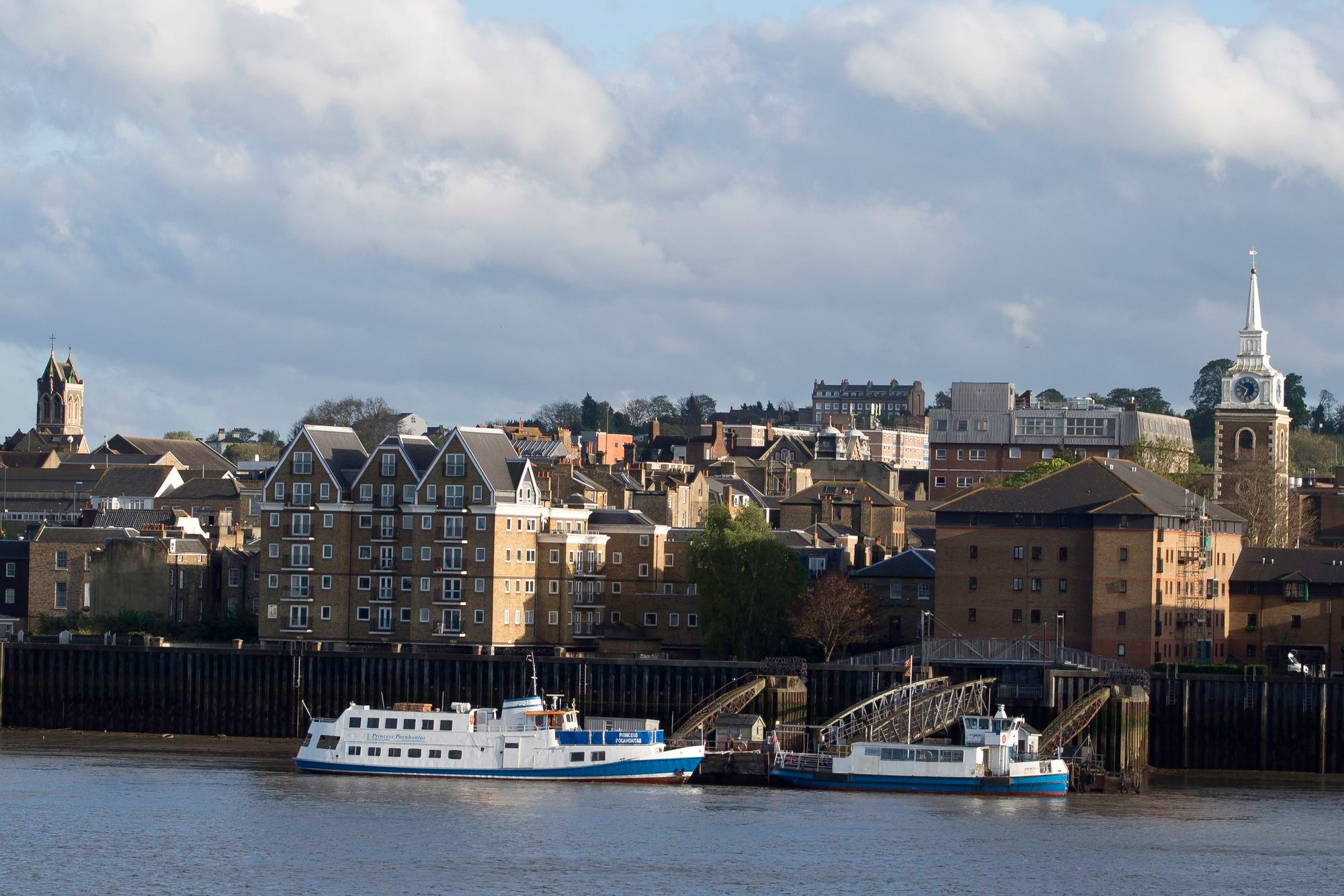 2385778_Tilbury (London).jpg