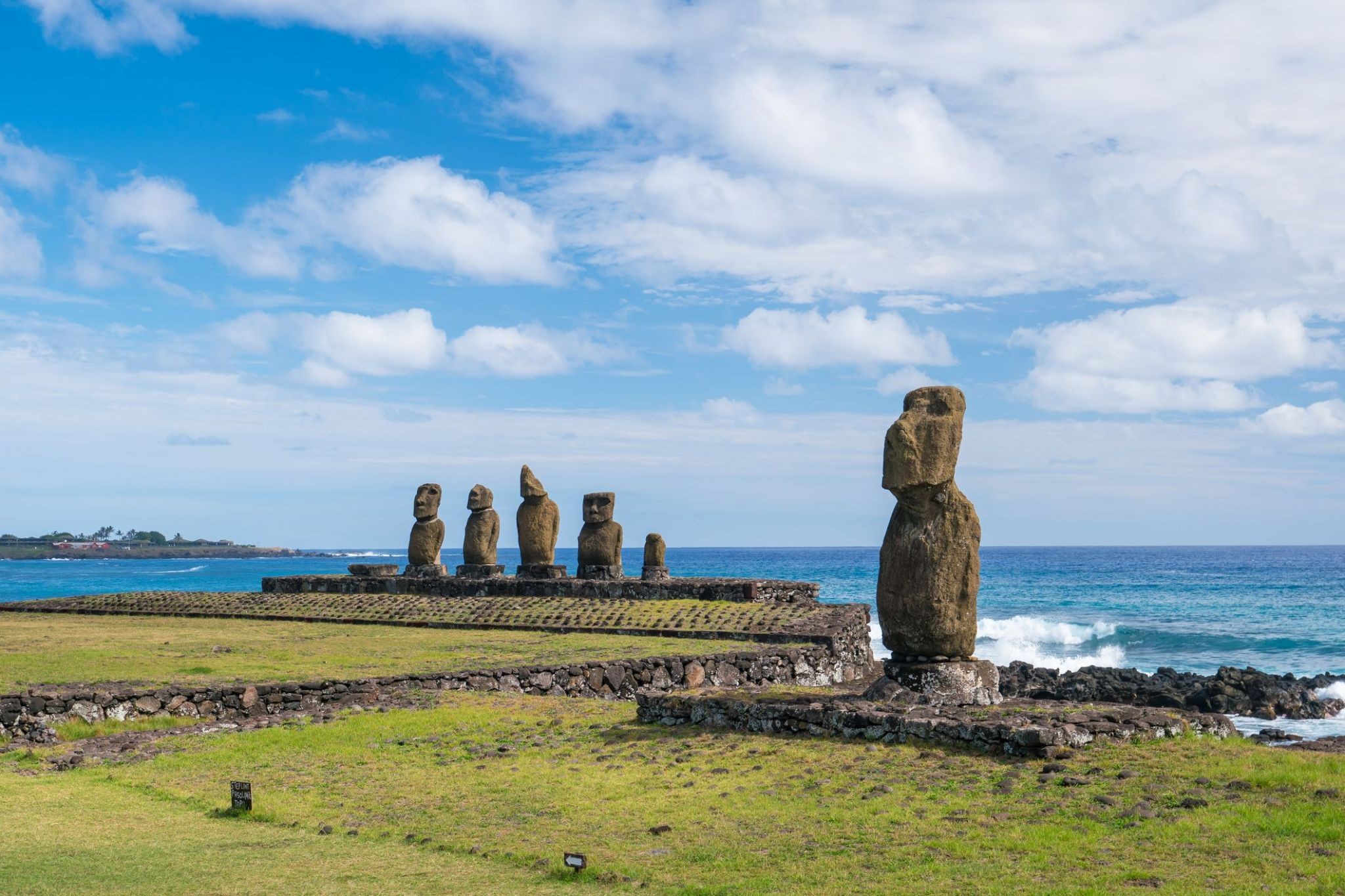 2384905_Hanga Roa.jpg