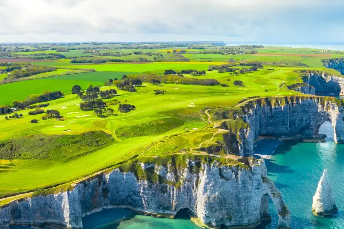 csm_AdobeStock_274571371_Etretat_7e2fbbfe3a.webp