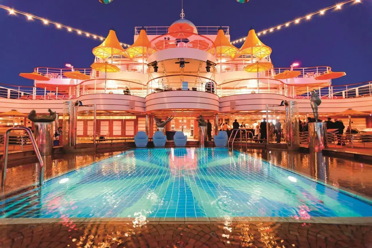 CF sonnendeck-pool.webp