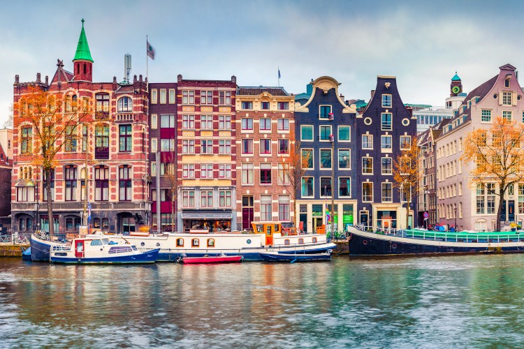amsterdam-adobestock-303662980-920x500.jpeg
