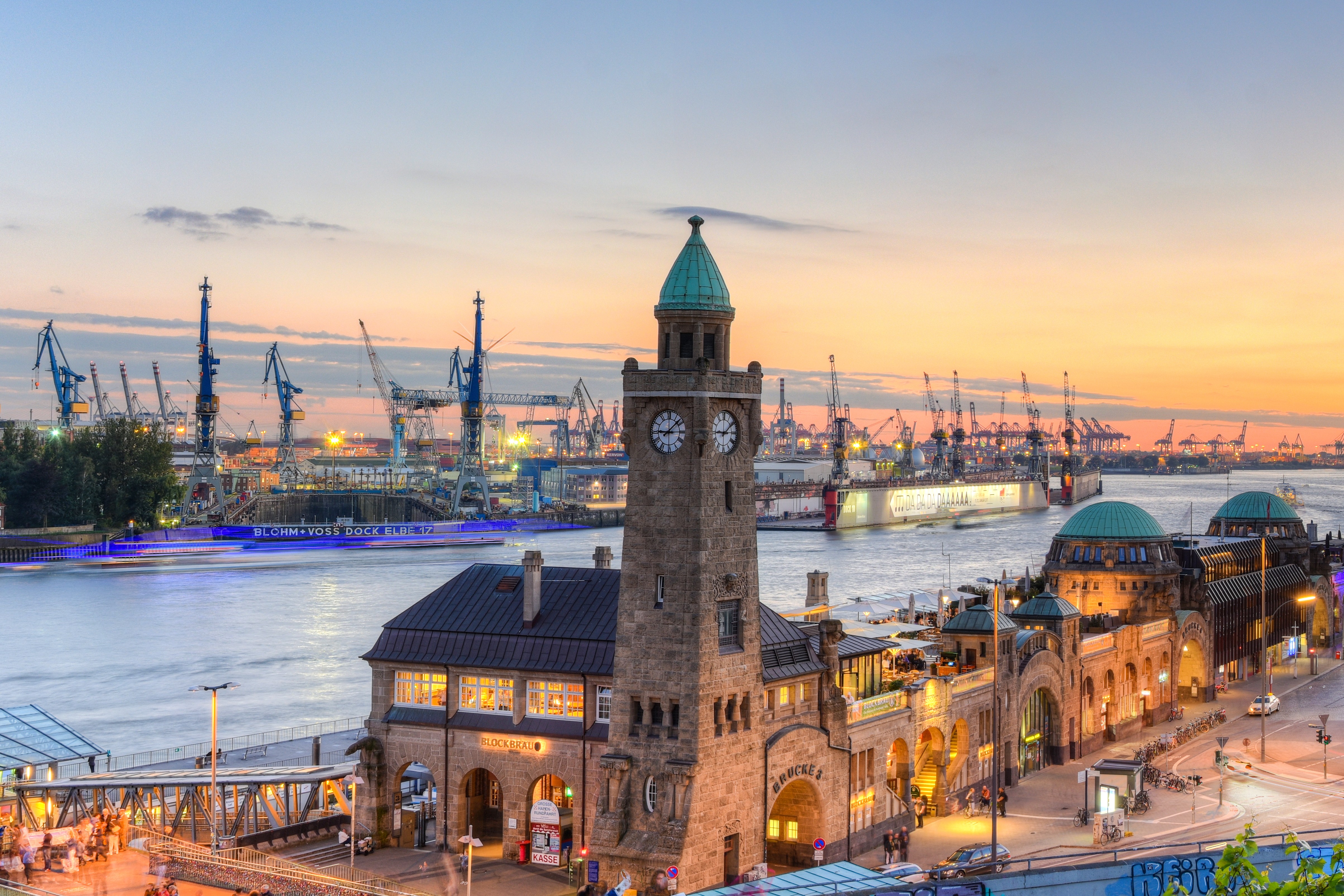 hamburg-adobestock-118839748.jpeg