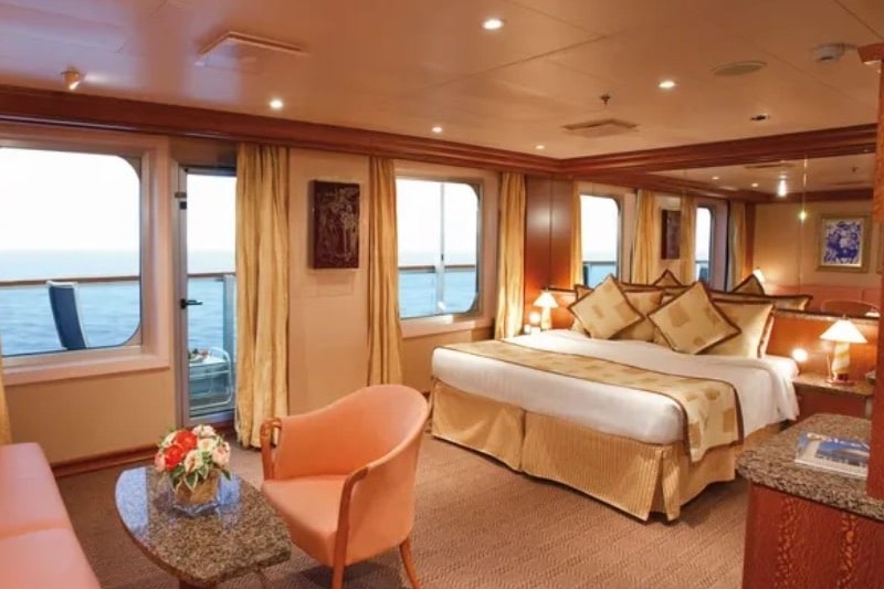 Bedroom-with-Seaview.jpg