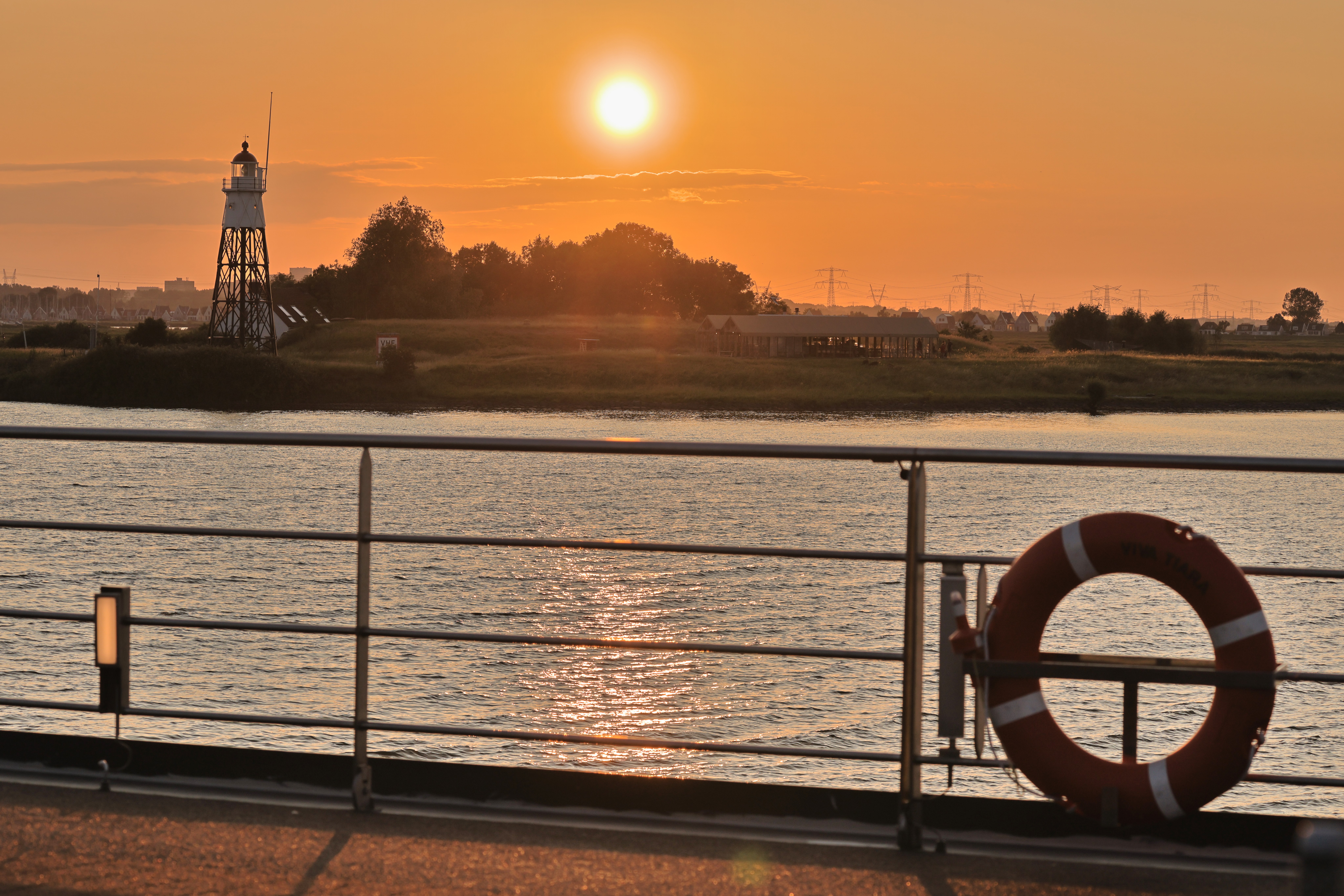 sunset-ijsselmeer-viva-tiara-2.jpeg
