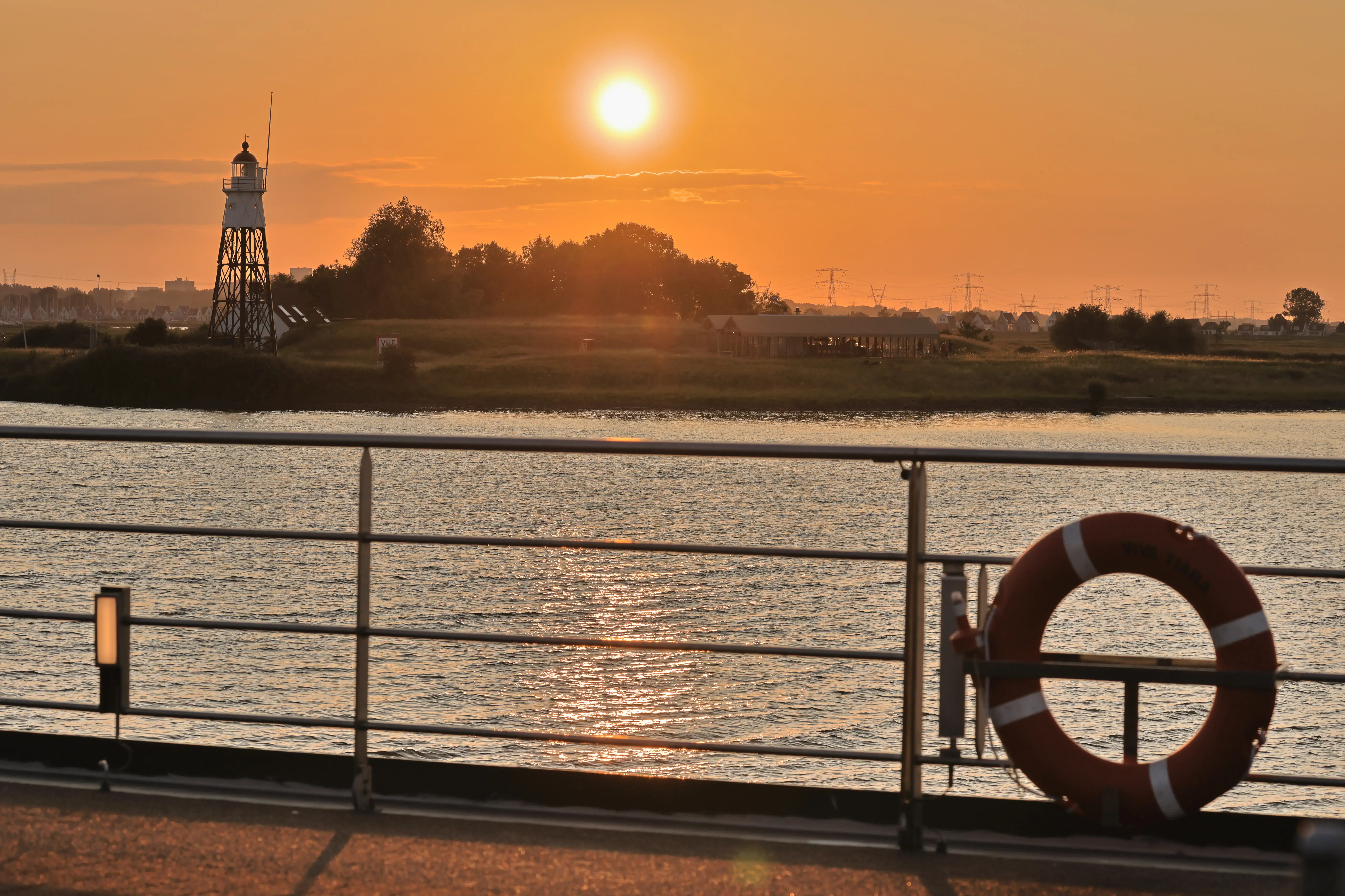 sunset-ijsselmeer-viva-tiara-2.webp
