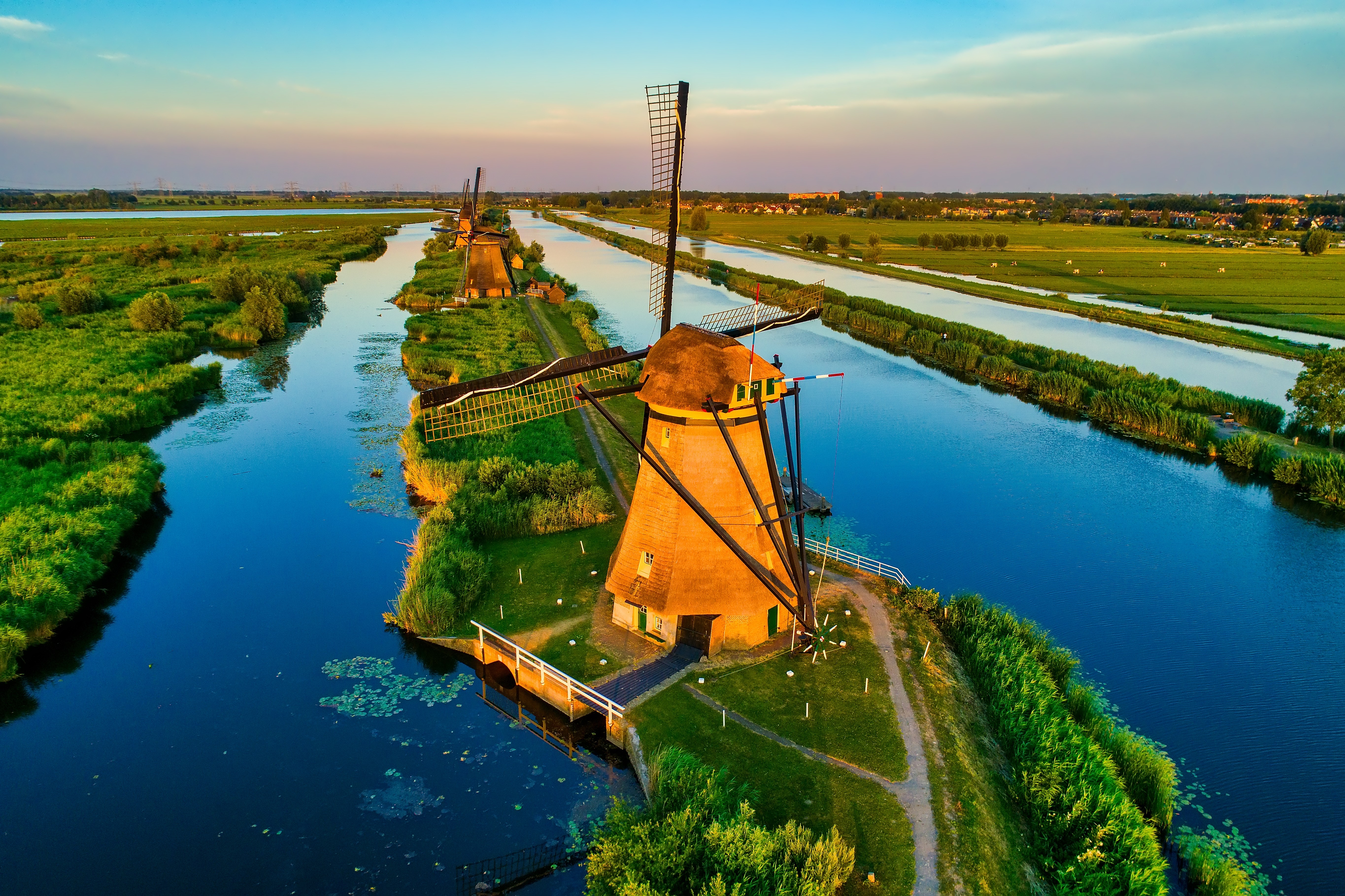 kinderdijk-adobestock-217301143.jpeg