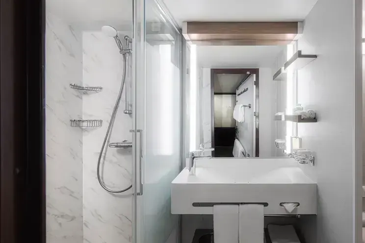 ncl_Pearl_SD_SF_SM_SN_Suites_Bathroom.webp