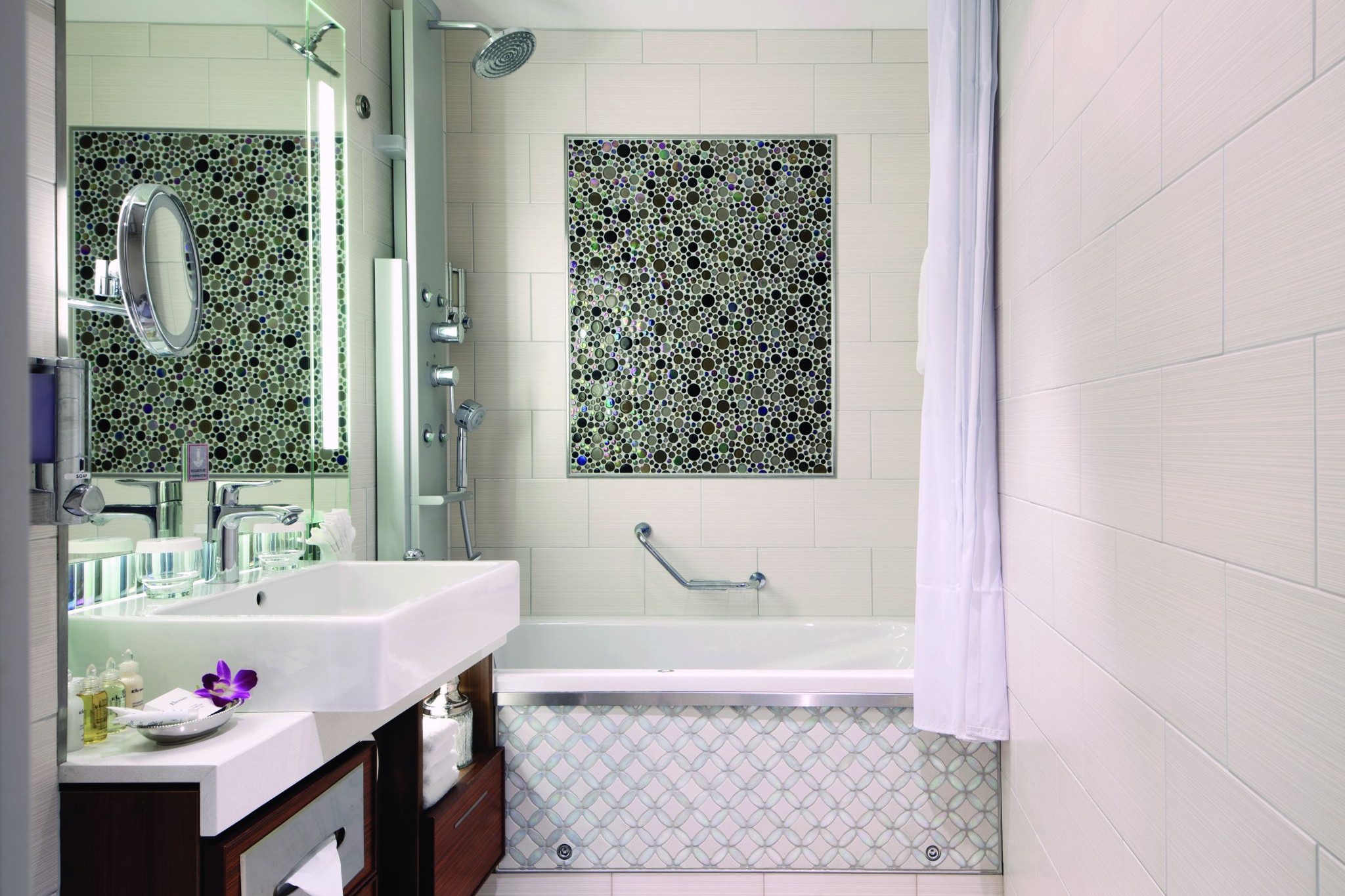 NCL Pride of America Penthouse with Large Balcony.jpeg