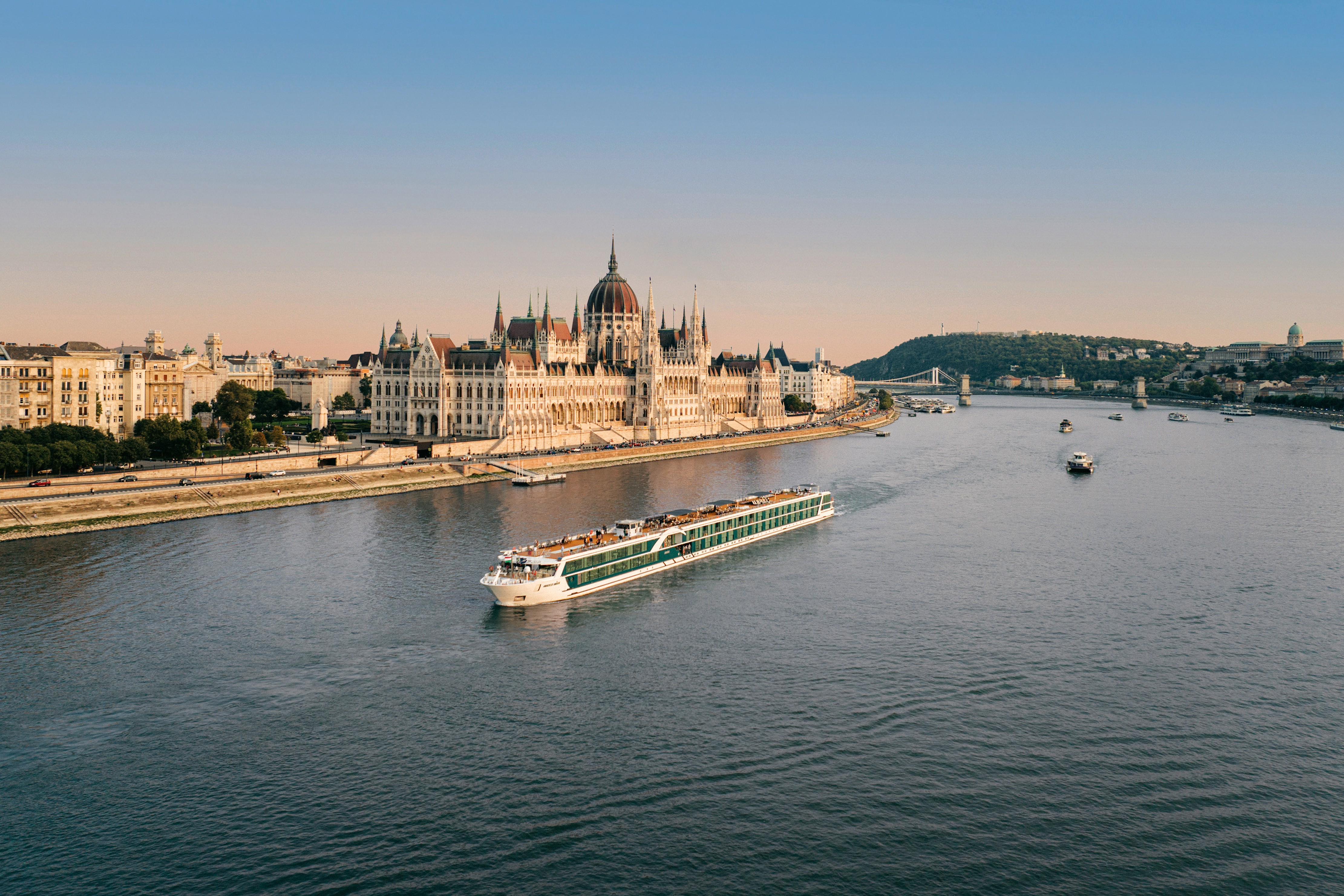 Lueftner_Cruises_AMADEUS_Amara_Exterior_Danube_Hungary_Budapest_Parliament_882A_ret-1.jpg