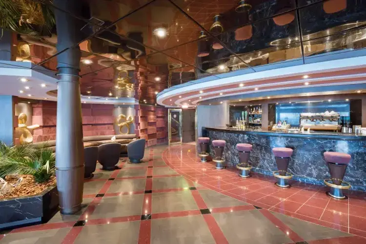 MSC25041921MSC   Divina, MSC Yacht Club - Top Sail Lounge.webp