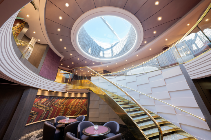 MSC25041905MSC   Divina MSC Yacht Club Concierge Area.png