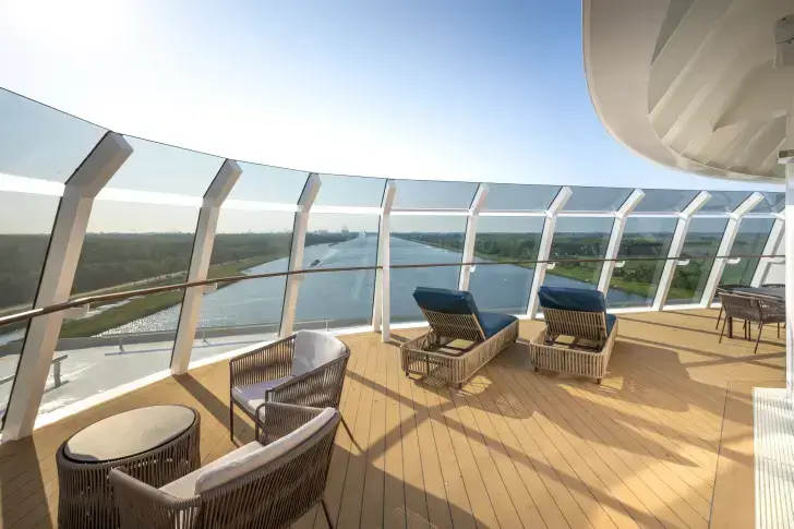 MSC23020106MSC Euribia MSC Yacht Club Royal Suite with whirlpool bath (YC3).webp