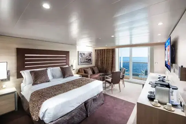 MSC_ER_YachtClub_Deluxe-Suite.webp