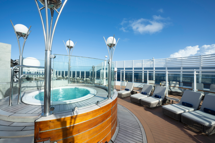 MSC25039982MSC Fantasia, MSC Yacht Club The One Pool.png