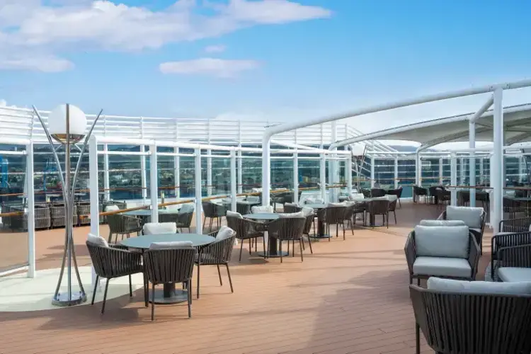 MSC25039989MSC Fantasia, MSC Yacht Club  The One Bar.webp