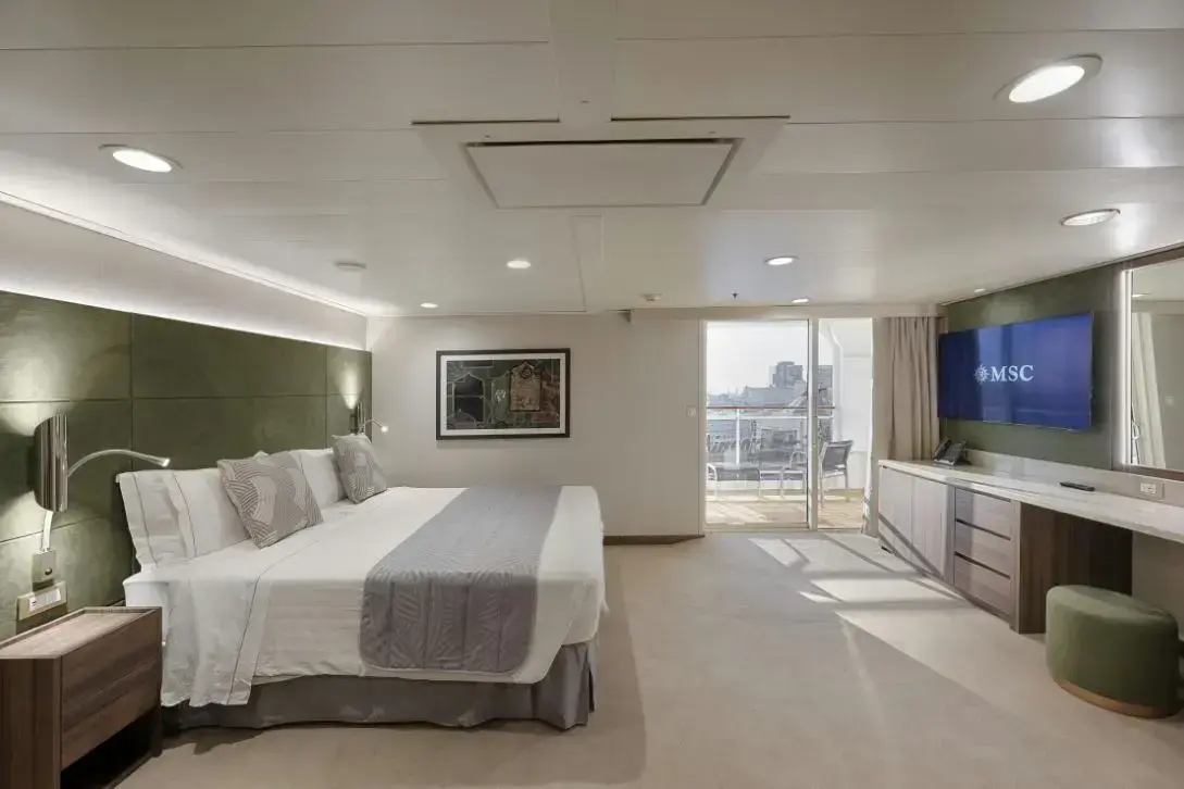 msc-magnifica-s-yacht-club-deluxe-suite.webp