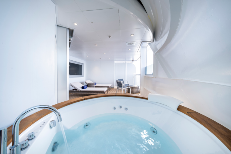 MSC21007825MSC Seashore, MSC Yacht Club Owner's Suite with whirlpool bath (YC4).png