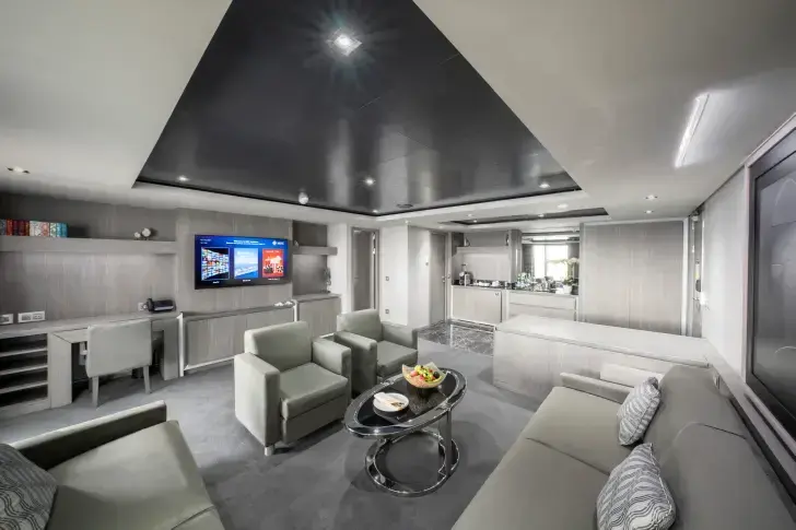 MSC21007817MSC Seashore, MSC Yacht Club Royal Suite with whirlpool bath (YC3).webp