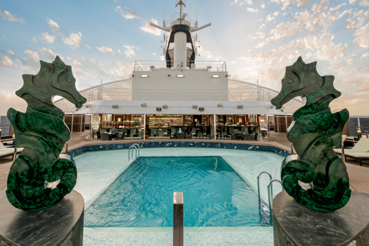MSC18014102MSC Seaside, MSC Yacht Club Pool.png