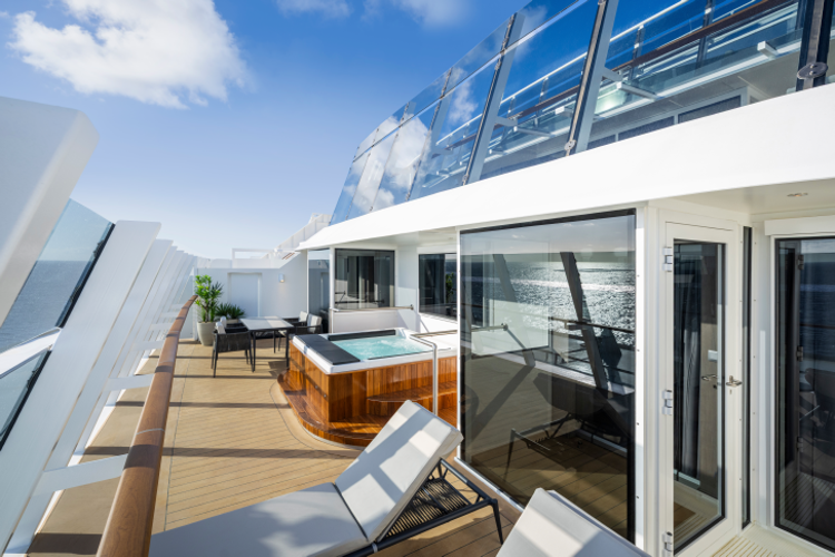 MSC25042101MSC World America, MSC Yacht Club Owner's Suite with Whirlpool Bath (YC4).png