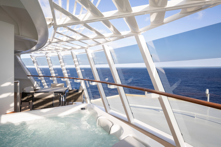 MSC25042118MSC World America, MSC Yacht Club Royal Suite (YC3).png