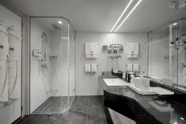 MSC25042083MSC World America, MSC Yacht Club Royal Suite - Bathroom (YC3).webp