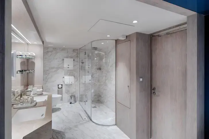 MSC23015149MSC World Europa, MSC Yacht Club Owner's Suite with Whirlpool bath (YC4).webp