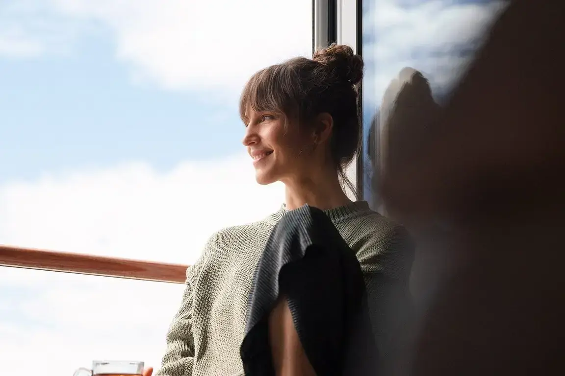 csm_DO_KABINE_FRAU_FENSTER_RGB_f1f54b1afb.webp