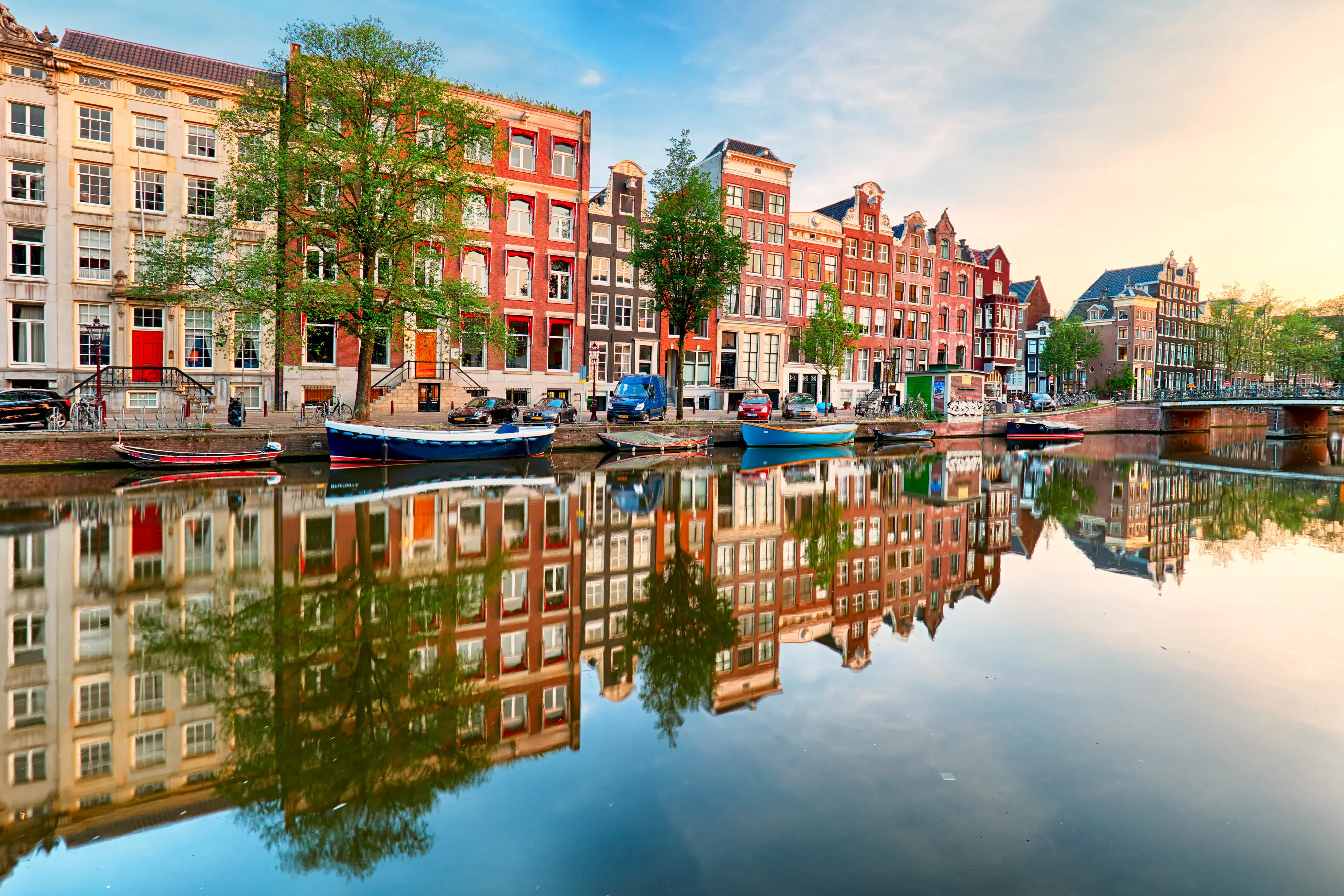 amsterdam-adobestock-257372551.webp