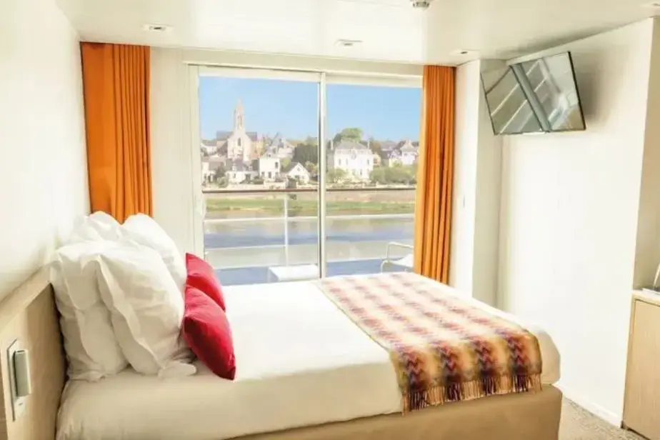 UPPER DECK 1 DOUBLE BED CAT A.webp