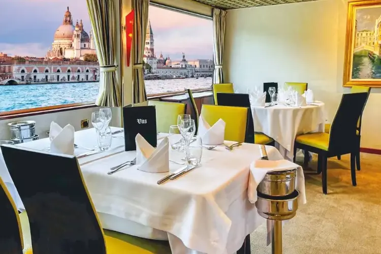 18 Restaurant.webp
