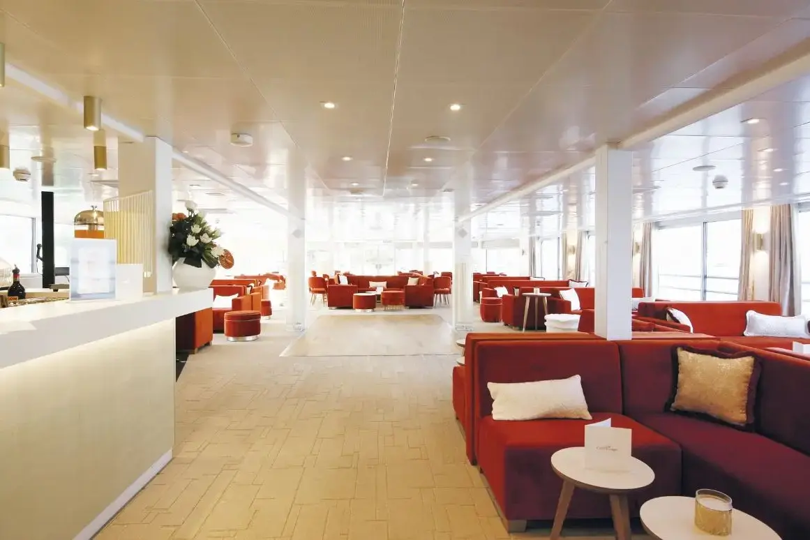 MS Amalia Rodrigues Lounge Bar 1.webp