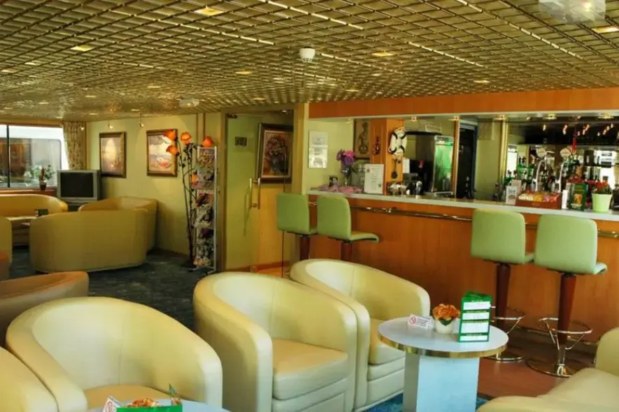 MS Infante Don Henrique Salon Bar.webp