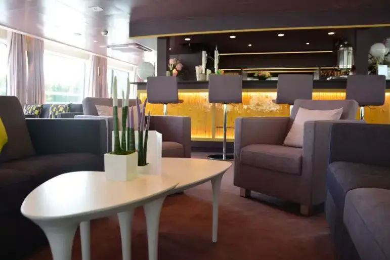 MS Douce France Salon Bar 2.webp
