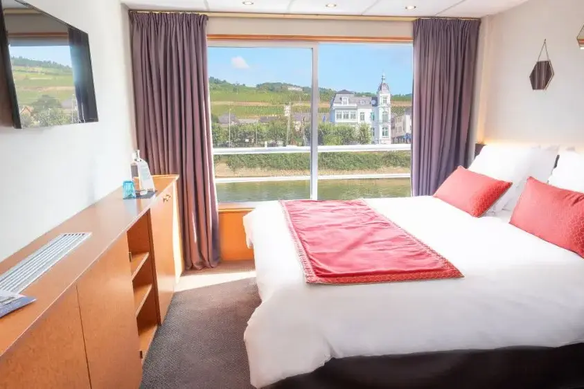 UPPER DECK 1 DOUBLE BED CAT A.webp