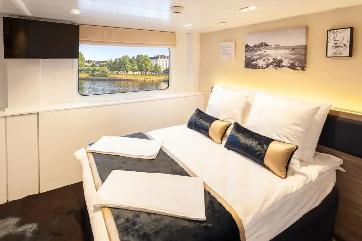MS Victor Hugo Cabin 3.webp