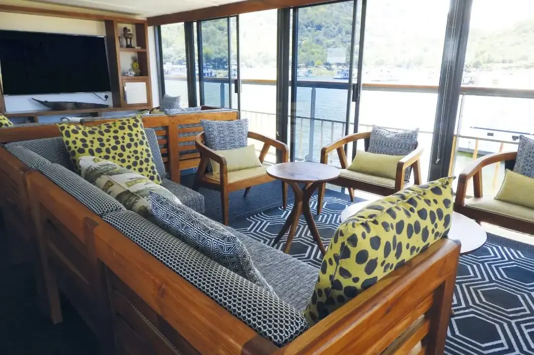 RV Zimbabwean Dream Bar 1.webp
